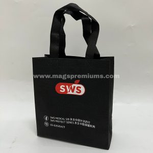 Durable non-woven bags with customized branding, ideal for product packaging, event giveaways, and business promotions. Bulk orders available in Malaysia