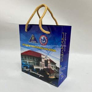 Custom paper bag printing with personalized logos, perfect for retail stores, corporate events, and promotional giveaways. Available in kraft, glossy, and eco-friendly materials. Order in bulk from a trusted Malaysia supplier.