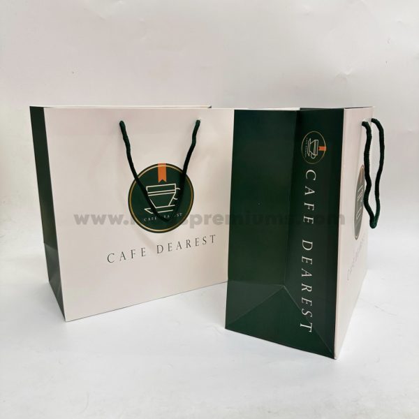 Branded paper bags for corporate gifts – enhance your business image with custom packaging.