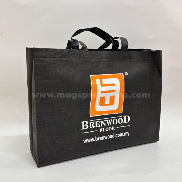 Custom non woven bags with logo printing, perfect for retail stores, events, and eco-friendly giveaways in Malaysia.