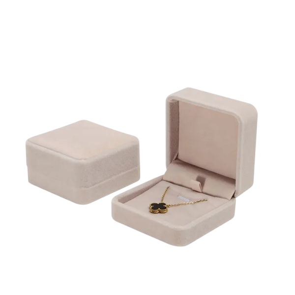 Premium custom ring box with personalized engraving, ideal for proposals and jewelry presentations. Available in a variety of materials, including wood, velvet, and leather