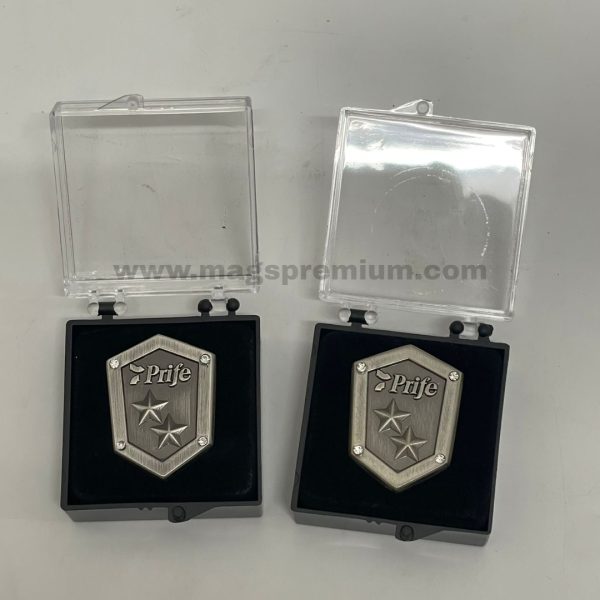 enamel pin with box