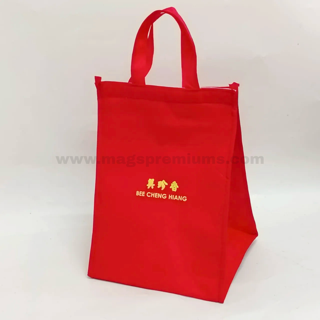 Thermal Cooler Bag Custom thermal cooler bag with insulated lining and logo printing in red for food delivery bag and reusable insulated tote packaging