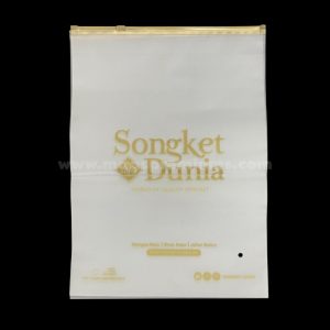 Personalized ziplock bags with logo printing, suitable for promotional events, corporate gifts, and product storage. Durable, reusable, and customizable in various sizes. Order in bulk from Malaysia’s top supplier.
