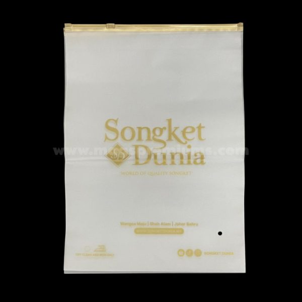 Personalized ziplock bags with logo printing, suitable for promotional events, corporate gifts, and product storage. Durable, reusable, and customizable in various sizes. Order in bulk from Malaysia’s top supplier.