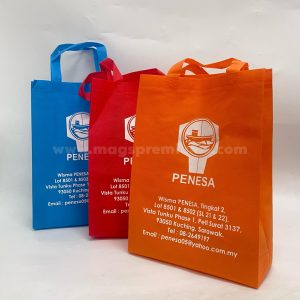 Printed non woven tote bags, ideal for shopping, corporate gifts, and brand marketing. High-quality, lightweight, and eco-friendly materials. Order wholesale from Malaysia’s leading non woven bag manufacturer.