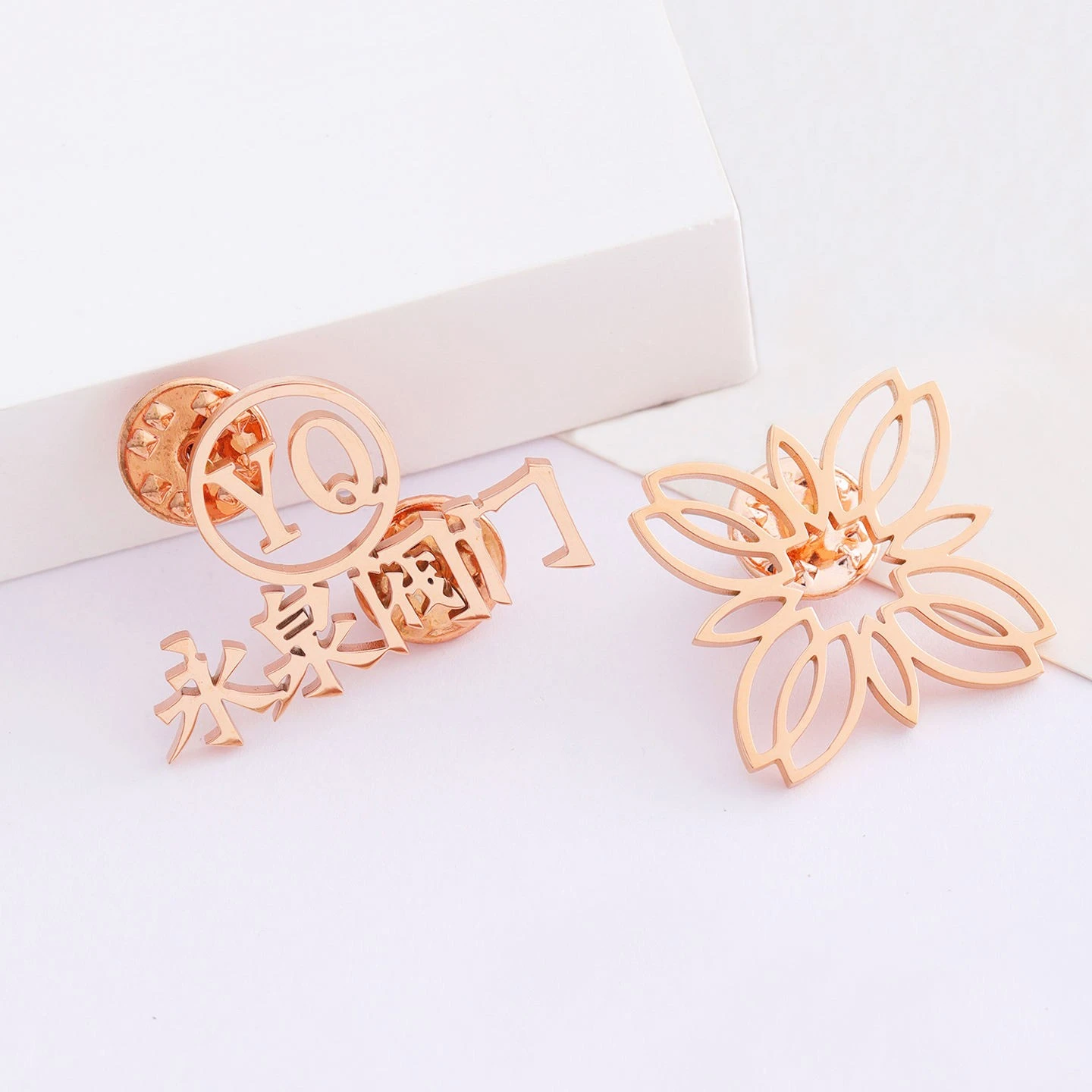 Custom Name Brooch custom gold metal badge pins with laser cut design