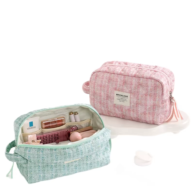 Custom Quilted Cosmetic Bag Large Capacity Makeup Organizer custom quilted makeup bag with logo suitable for corporate gifts and travel use