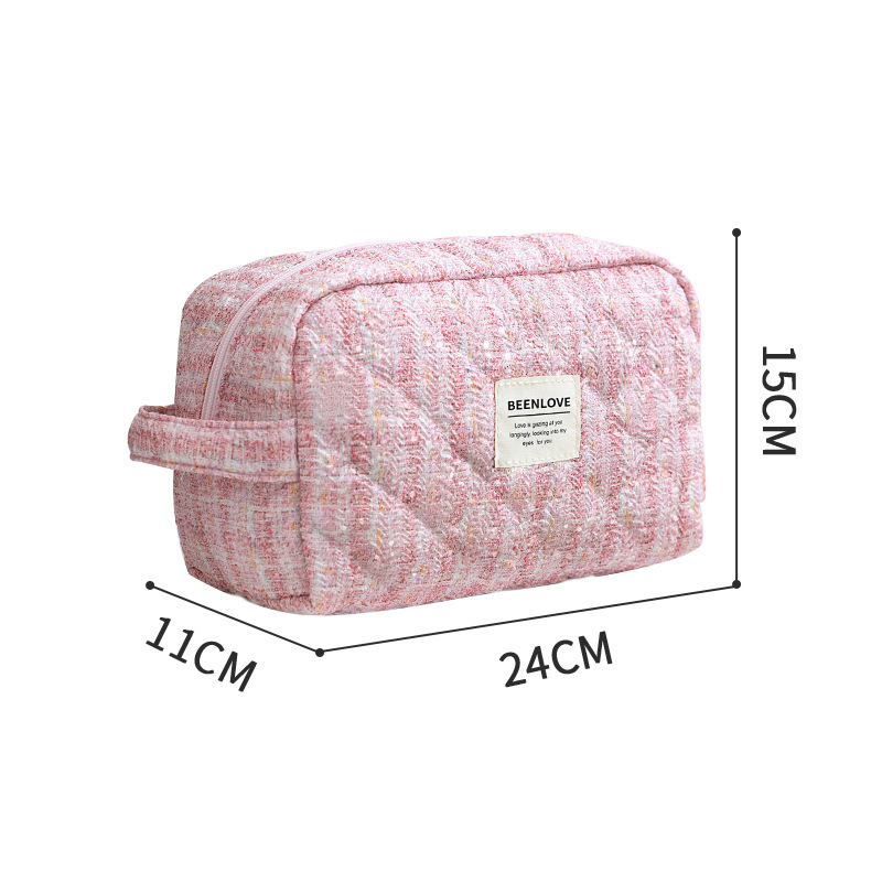 Custom Quilted Cosmetic Bag Large Capacity Makeup Organizer portable cosmetic storage pouch with spacious interior for organizing beauty products