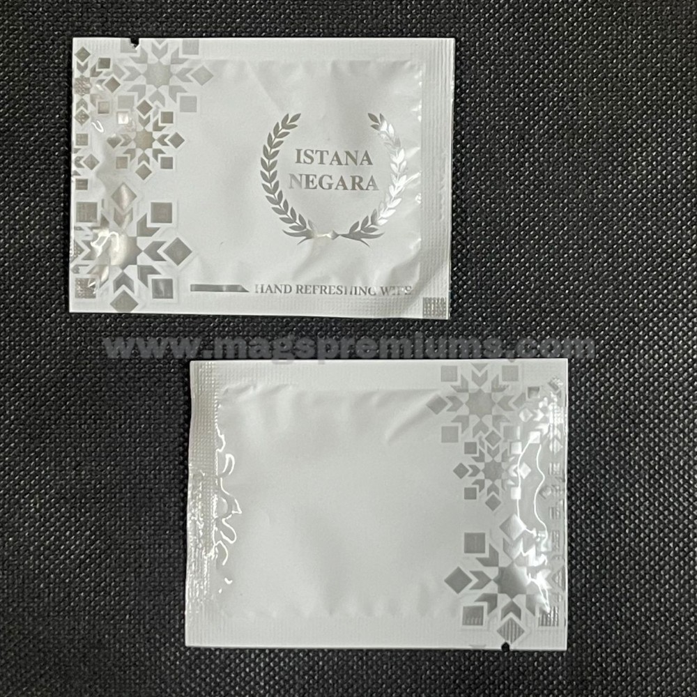 Wet Wipes Printing Individually packed custom wet tissue sachets with branded foil packaging.